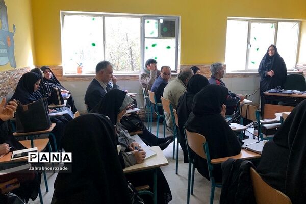 جلسه توجیهی واحد‌های پرورشی ویژه مدیران متوسطه اول و دوم در ناحیه دو ری