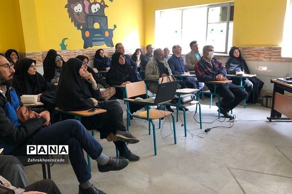 جلسه توجیهی واحد‌های پرورشی ویژه مدیران متوسطه اول و دوم در ناحیه دو ری