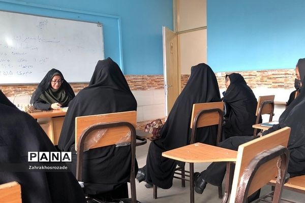 جلسه توجیهی واحد‌های پرورشی ویژه مدیران متوسطه اول و دوم در ناحیه دو ری