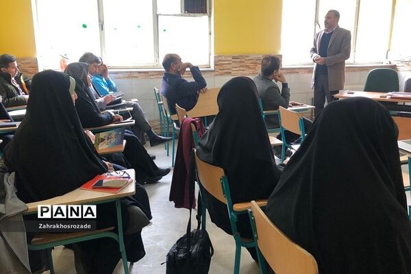 جلسه توجیهی واحد‌های پرورشی ویژه مدیران متوسطه اول و دوم در ناحیه دو ری