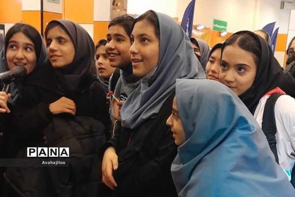 بازدید دانش‌آموزان ناحیه دو ری از نمایشگاه یاریگران زندگی