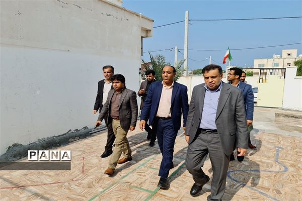 دیدار صمیمانه مدیرکل آموزش و پرورش هرمزگان با دانش‌آموزان بوموسی