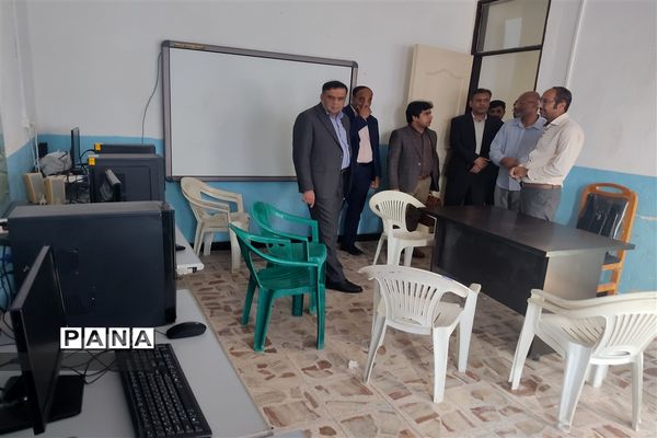 دیدار صمیمانه مدیرکل آموزش و پرورش هرمزگان با دانش‌آموزان بوموسی