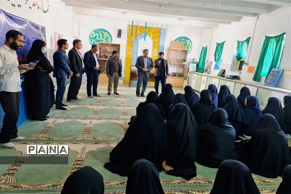 دیدار صمیمانه مدیرکل آموزش و پرورش هرمزگان با دانش‌آموزان بوموسی