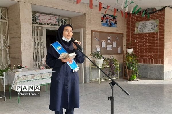 مراسم هفته کتاب و کتابخوانی ناحیه۶ در دبیرستان غیابی