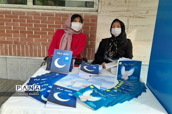 مراسم هفته کتاب و کتابخوانی ناحیه۶ در دبیرستان غیابی