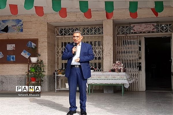 مراسم هفته کتاب و کتابخوانی ناحیه۶ در دبیرستان غیابی