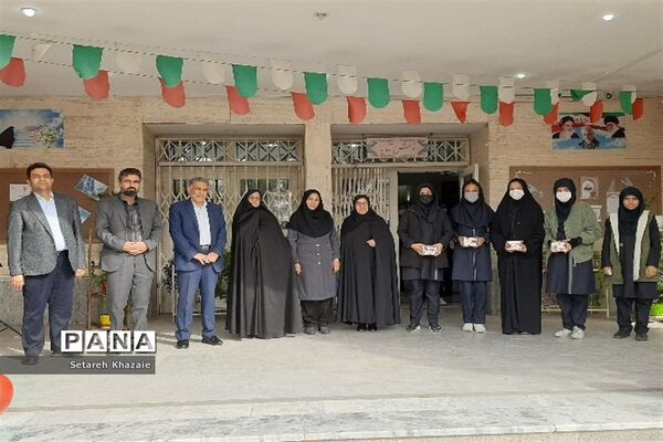 مراسم هفته کتاب و کتابخوانی ناحیه۶ در دبیرستان غیابی