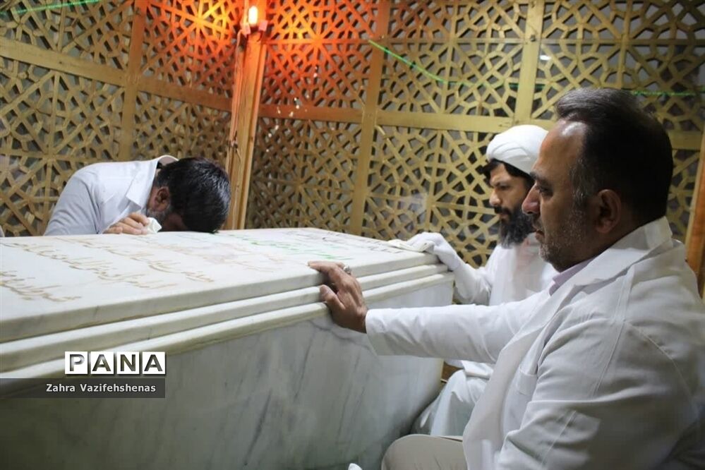 آیین عطرافشانی و غبارروبی آستان مقدس امامزاده نقی الهادی (ع)در شهرستان شیروان