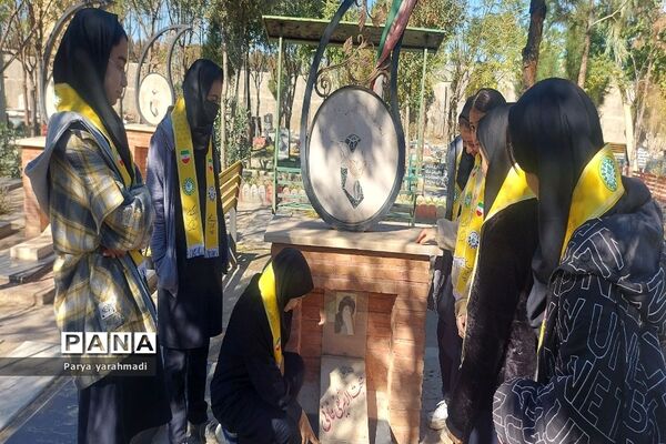 کارگاه جهاد تبیین کنار مزار شهدا