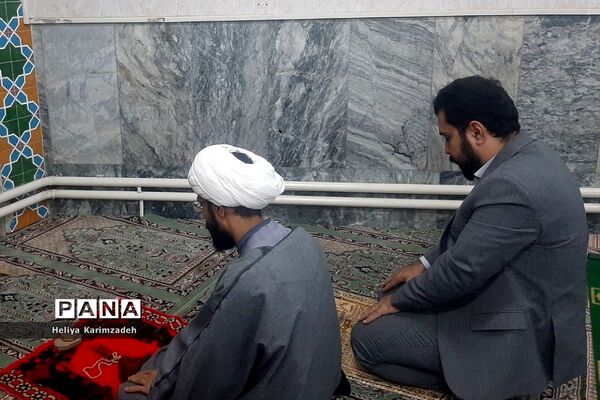 برپایی نماز جماعت در راستای طرح نور چشم در دبیرستان حضرت زینب(س) ناحیه یک شهرری