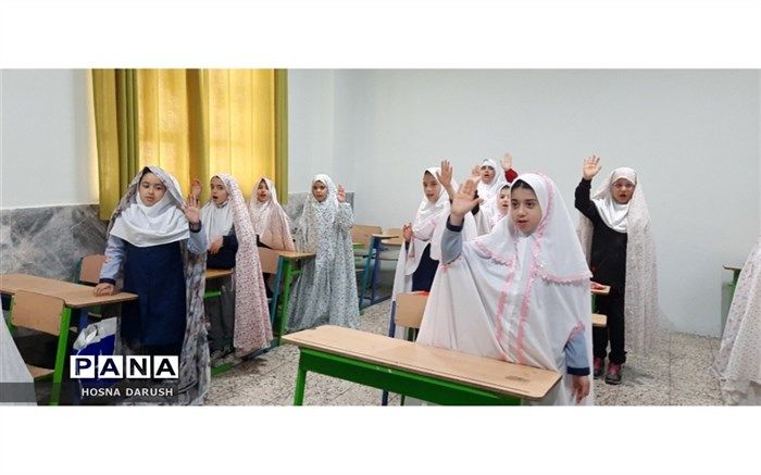 برگزاری کلاس‌ قرآن در دوره اول دبستان شهدای فرهنگی مشهد/فیلم