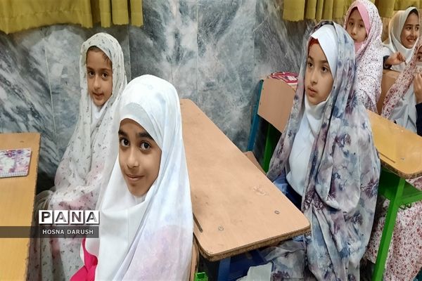 برگزاری کلاس‌های قرآن دوره اول دبستان شهدای فرهنگی