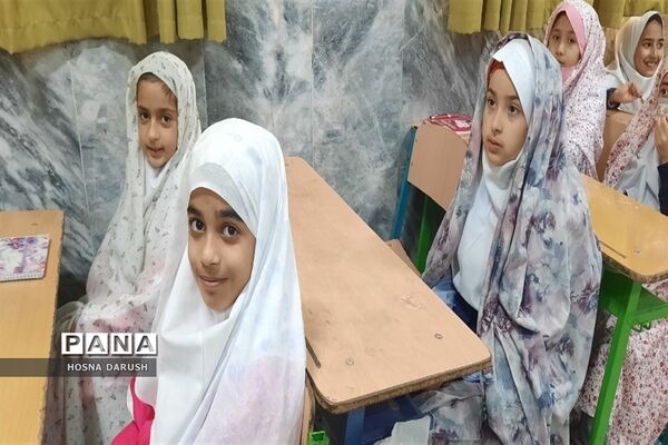 برگزاری کلاس‌های قرآن دوره اول دبستان شهدای فرهنگی