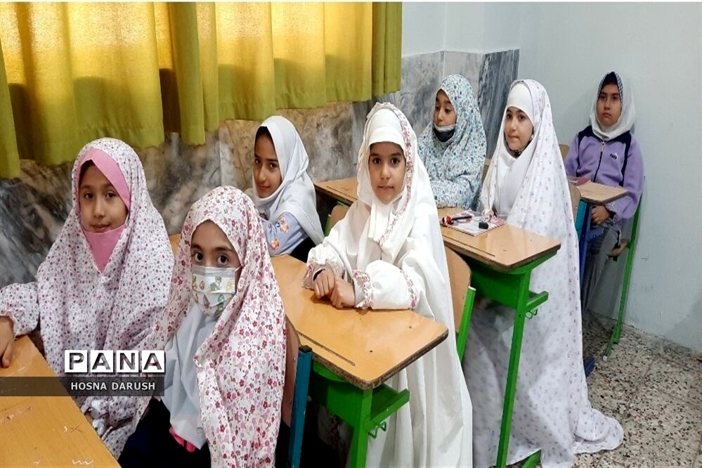 برگزاری کلاس‌های قرآن دوره اول دبستان شهدای فرهنگی