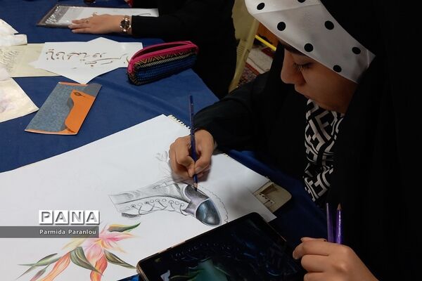 اعزام دانش‌آموزان دختر شهرستان ‌بهارستان به اردوی معنوی راهیان‌نور