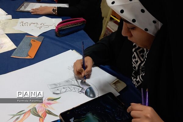 اعزام دانش‌آموزان دختر شهرستان ‌بهارستان به اردوی معنوی راهیان‌نور