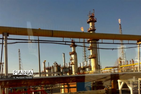 اردوی راهیان پیشرفت و بازدید نومعلمان استان فارس از شرکت پالایش نفت آبادان