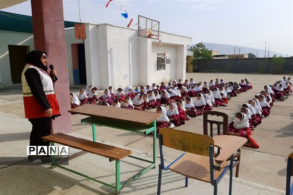 آموزش ایمنی در برابر زلزله ویژه‌ی دانش‌آموزان پارسیان