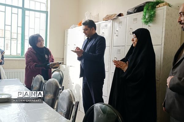 نشست تعامل و همفکری شورای دانش‌آموزی هنرستان سعادت با مسئولین