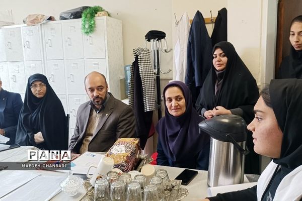 نشست تعامل و همفکری شورای دانش‌آموزی هنرستان سعادت با مسئولین