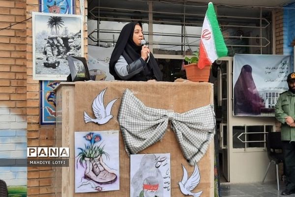 حضور فرمانده بسیج ناحیه شهرستان پردیس  به‌مناسبت هفته بسیج در مدرسه الزهرا شهرستان پردیس