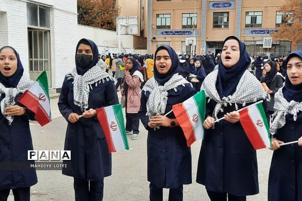 حضور فرمانده بسیج ناحیه شهرستان پردیس  به‌مناسبت هفته بسیج در مدرسه الزهرا شهرستان پردیس