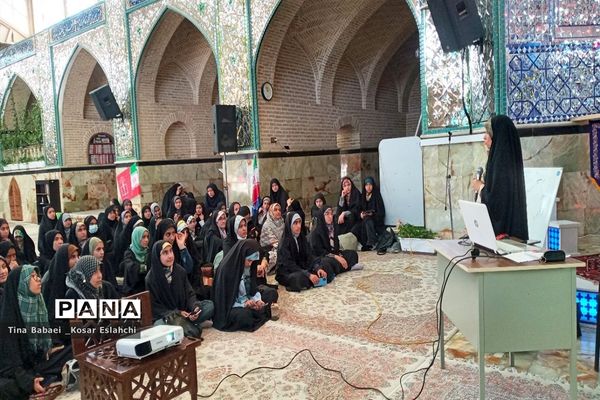 جلسه توانمندسازی پویندگان و پیشگامان مدارس ساوه