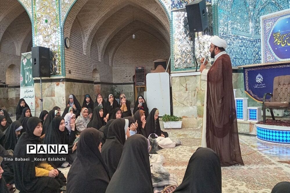 جلسه توانمندسازی پویندگان و پیشگامان مدارس ساوه