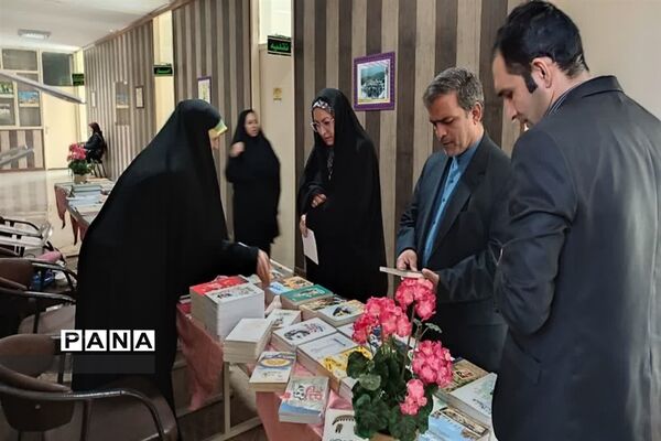 اجرای طرح کتاب مهربانی و کمک به دانش‌آموزان کم برخوردار