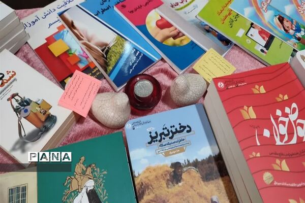 اجرای طرح کتاب مهربانی و کمک به دانش‌آموزان کم برخوردار