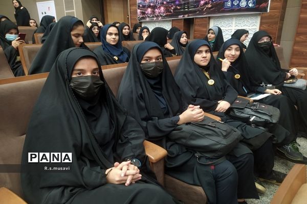 همایش نوجوانان دانش آموز با عنوان نو جهان در اردوگاه ۱۵ خرداد قم