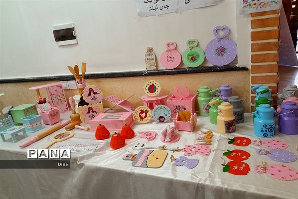 ۴نمایشگاه اقتصاد مقاومتی  بانوان کارافرین در قرچک‌