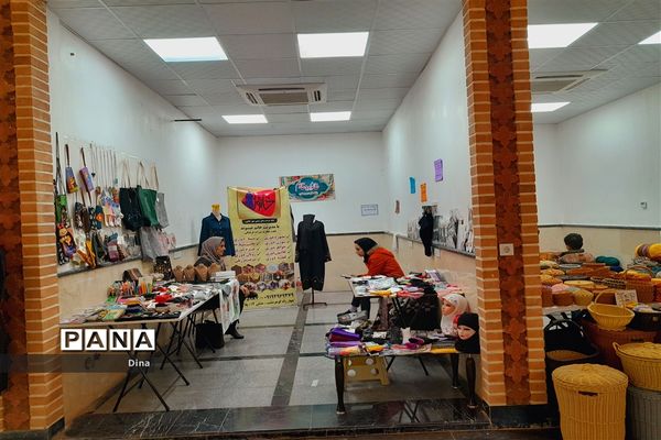 ۴نمایشگاه اقتصاد مقاومتی  بانوان کارافرین در قرچک‌