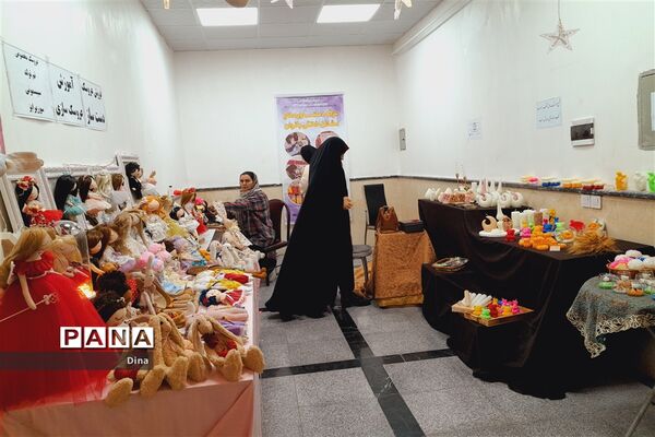 ۴نمایشگاه اقتصاد مقاومتی  بانوان کارافرین در قرچک‌