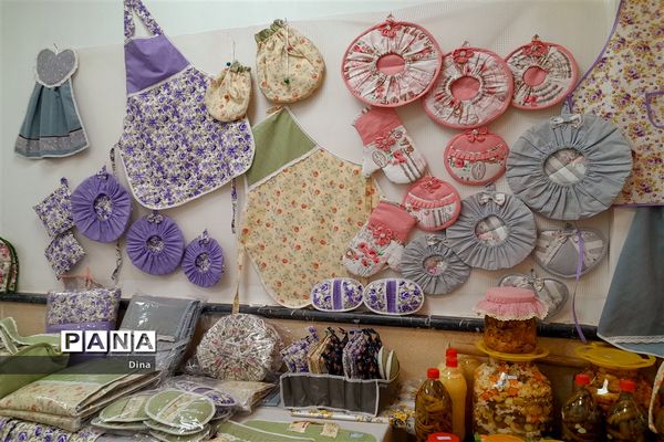 ۴نمایشگاه اقتصاد مقاومتی  بانوان کارافرین در قرچک‌