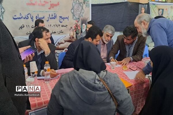 برگزاری میز خدمت در مصلی نماز جمعه پاکدشت
