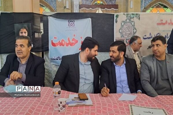 برگزاری میز خدمت در مصلی نماز جمعه پاکدشت