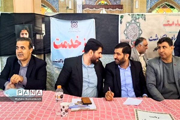 برگزاری میز خدمت در مصلی نماز جمعه پاکدشت