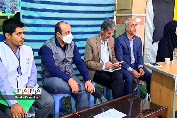 برگزاری میز خدمت در مصلی نماز جمعه پاکدشت