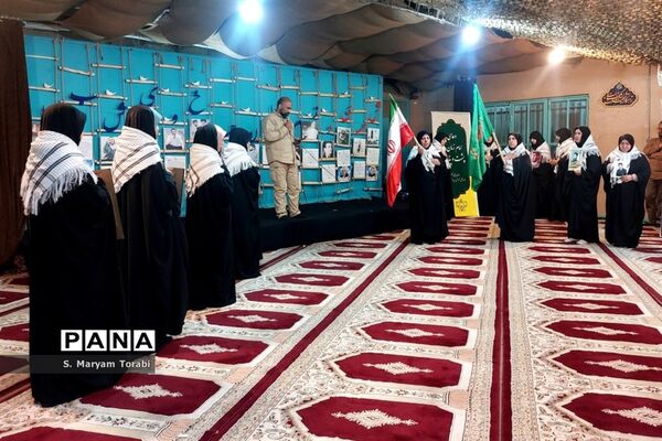 قرائت میثاق‌نامه معلمی توسط نومعلمان فارس در معراج شهدای اهواز