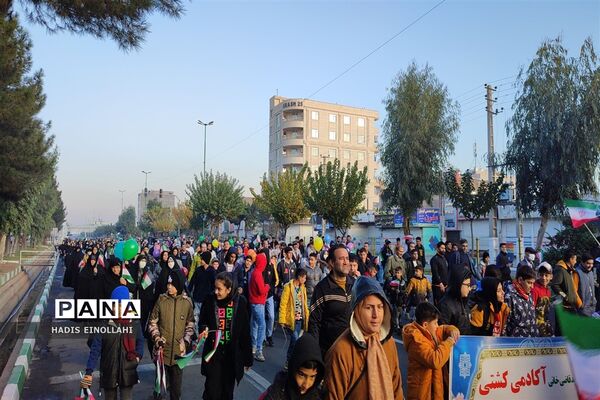 همایش بزرگ پیاده‌روی خانوادگی در شهرستان قرچک