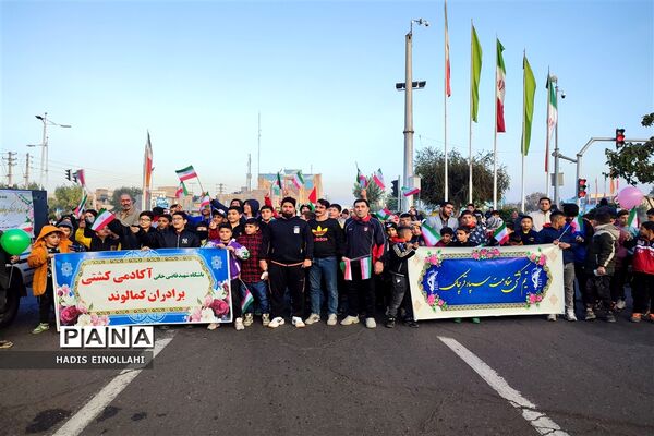 همایش بزرگ پیاده‌روی خانوادگی در شهرستان قرچک