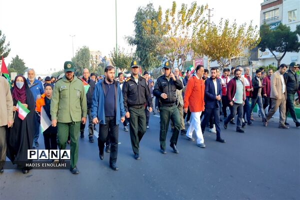 همایش بزرگ پیاده‌روی خانوادگی در شهرستان قرچک