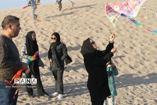 جشن بادبادک کویر شن و شاد بافق