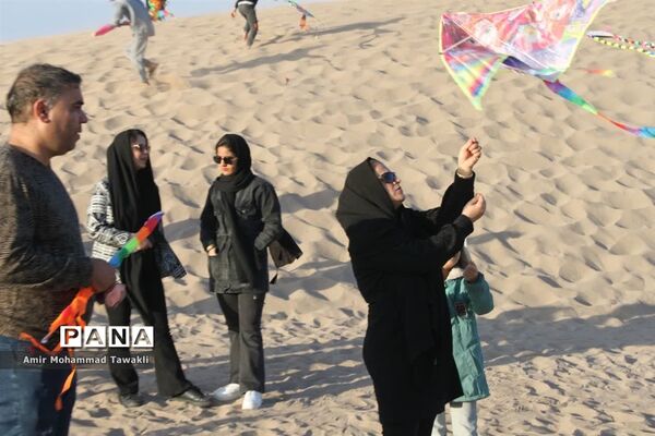 جشن بادبادک کویر شن و شاد بافق