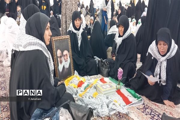 رزمایش ۳۱۳ حلقه صالحین بسیج استان قم در حرم حضرت معصومه (س)