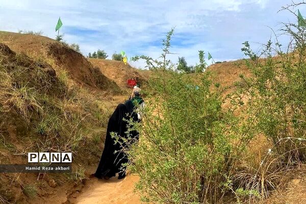 حضور دختران دانش‌آموز رودهن در اردوی راهیان نور