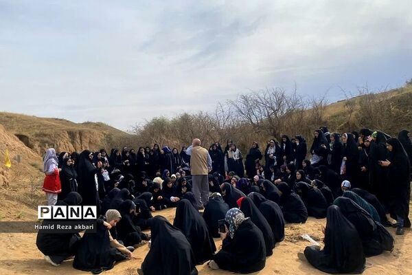 حضور دختران دانش‌آموز رودهن در اردوی راهیان نور