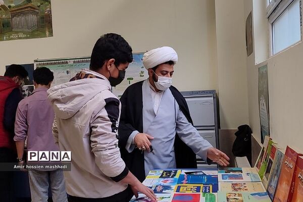 تجهیز و راه‌اندازی کتابخانه تخصصی دبیرستان ابن‌سینا رودهن